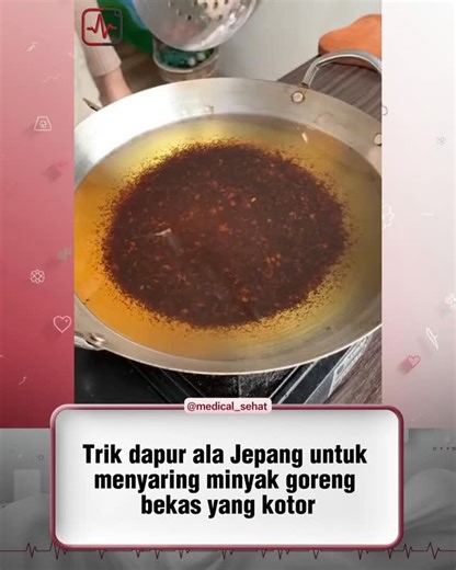 Medical Sehat on Instagram: "Postingan tersebut menampilkan video berdurasi 18 detik yang memperagakan trik dapur asal Jepang untuk menjernihkan minyak goreng bekas. Minyak kotor terlebih dulu disaring, lalu dipanaskan dengan api kecil sambil ditambahkan campuran air dan pati kentang. Campuran ini membantu menggumpalkan sisa kotoran sehingga mudah diangkat, dan hasil akhirnya minyak terlihat jauh lebih jernih serta bisa digunakan kembali. Teknik ini mulai populer di platform seperti YouTube dan