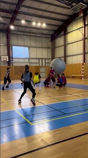 Wild New Sport Called Kin-Ball Uses Giant Ball! This looks so cool!
