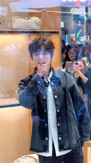 你一出现 这世界突然充满色彩@李卿 #李卿 #上海 #演员 #少年感#男神