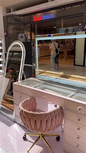 Led Strip Mirror: A Chic Alternative for Glam Girls