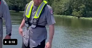 This is how automatic inflatable life jacket works - Video