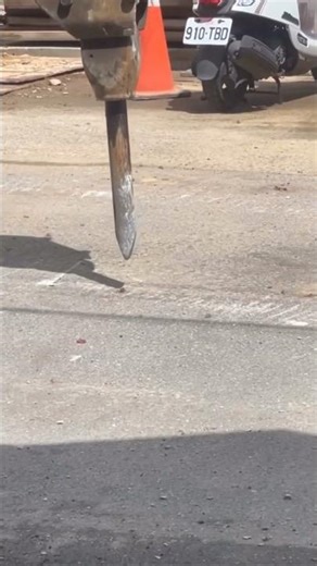 Monster Machine vs cockroach