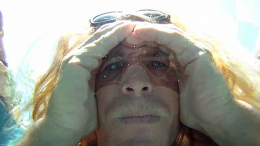 How to Make Air Bubble Goggles With Your Hands to See Clearly Underwater