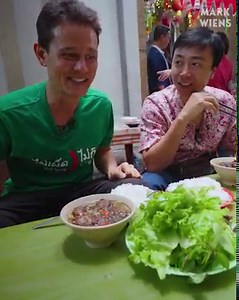 228K views · 9.1K reactions | The one food you can't miss when you're in Hanoi...  Bún Chả Hàng Quạt, #Hanoi #VietnameseFood with Hanoi food | Migrationology | Facebook