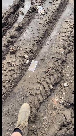 Don’t drop your wallet getting in the road sweeper like ya man here did 💀#fyp #foryoupage