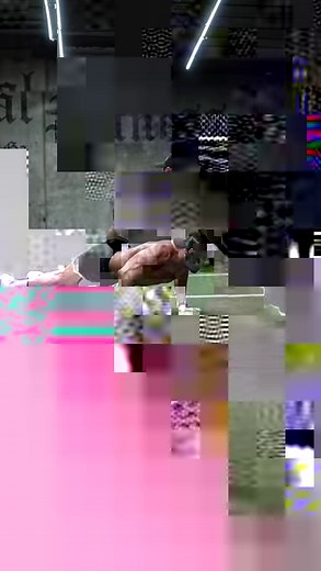 High intensity circuit to start off the week strong. Gym: @globalfitnessstudio 🎥 @richfit_media | Scott Mathison