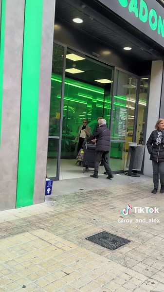 Carrito culture is a vibe in Valencia. what is the right age to buy one? #culturaldifferences #dayinmylife #movingabroad #valencia #lifeabroad