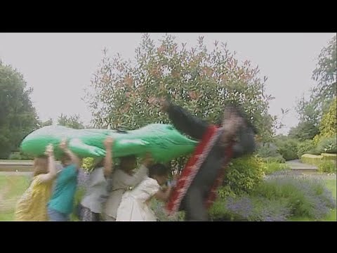 Playhouse Disney UK Music Time - Never Smile at a Crocodile