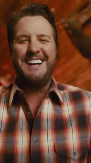 On repeat this weekend #CountryAndSheKnowsIt