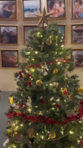 È arrivato il momento di pensare ai regali di Natale  Eccone uno che: dura un anno intero 六‍六‍戮‍戮 è per tutta la famiglia 珞ti permette di scoprire posti nuovi ti fa risparmiare Come attivarla? Su viviparchi.eu in acquista la card e inserisci il codice VICS26 Pronto a metterla sotto l’albero?! #viviparchi #scontiperfamiglie #natale2025 | Viviparchi | Facebook