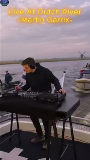 Martin Garrix Plays TRANCE Live on a Boat in Dutch River