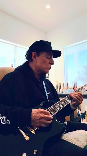 SG Supreme 🔥 @gibsonguitar @nealschon @nealandmichaeleschon @journeyofficial @ernieball 10s #journey #nealschon #soar #beyond #gibson #gibsonguitars | Neal Schon