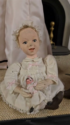 Let's Talk about Animatronics! Animated Store Front Window Displays at the American Treasure Tour