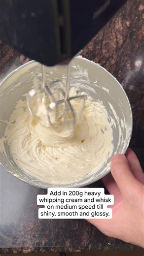 The best Whipped buttercream frosting! 🧁 White Whipped Buttercream Frosting(Ultra-smooth, glossy, light & pipeable)Ingredients • 140 g butter (unsalted, soft) • 35 g icing sugar • 200 g heavy whipping cream (cold) • ¼ tsp vanilla extract ⸻Method 1. Beat the butter on medium speed until smooth, pale, and creamy. 2. Add icing sugar and beat again until soft, fluffy, and fully dissolved. 3. Add vanilla extract and fold/mix gently. 4. Pour in the heavy whipping cream. 5. Now whip everything togethe