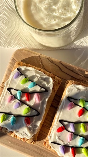 Smash Foods | These holiday-decorated toasties double as a treat for Santa and a fun craft for kids ✨😉 Take your toasties of choice, add a thin layer of... | Instagram