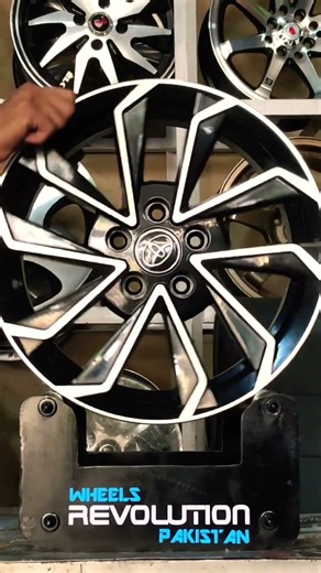 Spinning wheels #toyota #rims #spinning #rotate