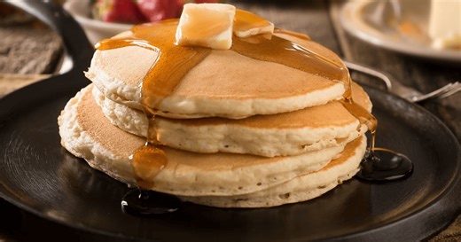Prepara hot cakes como de cafetería: el truco secreto para que te queden altos y suaves