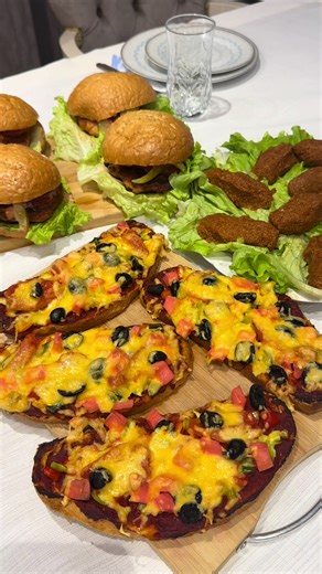 Hərkəsə Salam🤍 Uzun bir müddət sonra yenidən qarşınızdayam✨Rəfiqələrimə bayram süfrəsi açmışdım sizinlə də paylaşmaq istədim✨