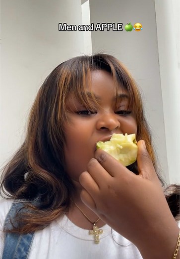 @DADDYESS 😂😂 wan chop Apple #apple