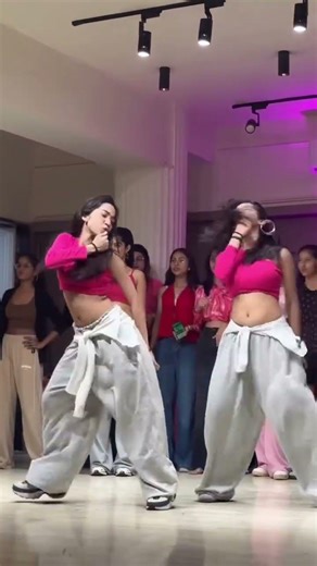 Pink Lips 👄 Shorts Dance Classic moves 😍 #dance #trending