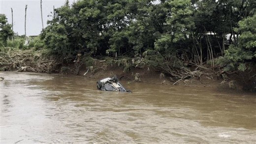 Car submerged in river as heavy rain brings flooding to Oahu
