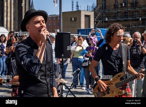 the Cologne band Brings at a performance in front of the cathedral, video shoot for a new song, singer Peter Brings and bassist Stephan Brings, Cologn Stock Photo - Alamy