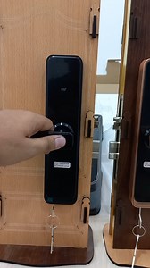 26 reactions |  Sécurité connectée : Verrouillez votre porte en bois à distance avec notre serrure intelligente , simple à installer ⚙ -Prix 30000 da -Garantie 12 mois -Disponible l'installation et la livraison 0560 200 280 #porteenbois #bureau #serrureintelligente #smartlock | Darna Smart Lock | Facebook