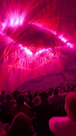 Phish Vegas Sphere N1, weekend 3 highlights, ranked:-FIRST EVER “SLOTH” ENCORE-PYITE extended funk jam-Page getting the biggest cheers when featured on the screen, plus surround sound B3 organ. ‘Coiled.-Jim 🤝 Sneakin’-Wave of Hope jam-Mike changing his reversible jacket.