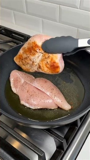 👇 👀 Get my exact look here 👀 👇 Try this healthy chicken sandwich recipe?