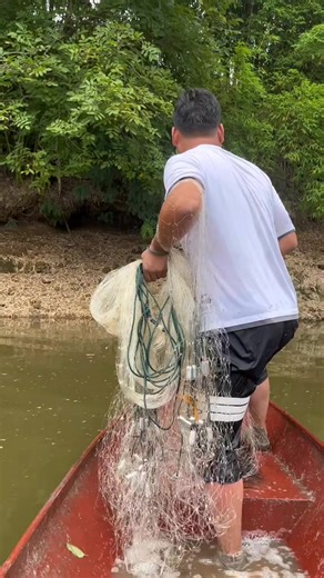 1.6M views · 10K reactions | #fishing #fishinglife #food #tip #water #fish #eel #oyster @followers | The Both | Facebook