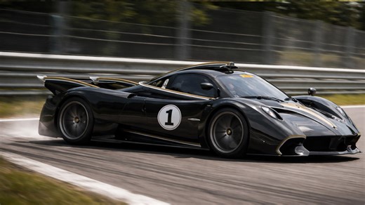 Pagani Huayra R V12 sound at 9,000 RPM unrestricted