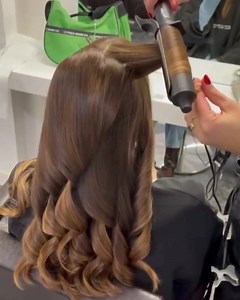 How stunning are those curls! 😍 The ghd soft curl tong with its 32mm barrel is the perfect tool for our longer-haired girls 👏💋 So if you are looking to create big, bouncy, beautiful curls simply discover the ghd curve® soft curl tong. Available now: https://bit.ly/3bZGGje #ghd #ghdstyle #hairstyling #hairtransformation #Curvesoftcurltong | Hennessy Hair & Beauty Ltd