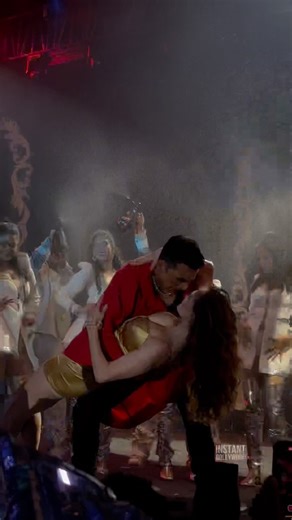 Instant Bollywood on Instagram: "Akshay Kumar’s Powerful Dance Performance 😍 . #akshaykumar #instantbollywood #nr"