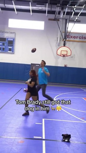 #TomBrady and #OBJ are elite in pass coverage 😂 (via @Fanatics) #nfl #football