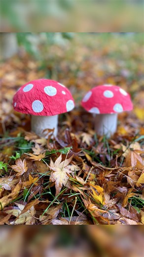 Paper mâché toadstools 🍄✨ A little woodland craft for your weekend! We made these adorable toadstools a few years ago from toilet paper mâché and I’m obsessed with how cute they look nestled in the autumn leaves in the garden. 🍂 It’s such a cosy craft to do when the weather turns chilly — a bit of gluey mess, lots of painting, and so much satisfaction when they start looking like real mushrooms! You could totally get creative and make them any colour your child wants. Have an awesome weekend a