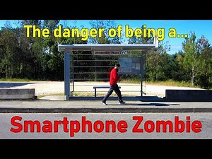 The danger of being a… Smartphone Zombie 📱🧟 (watch it until the end!!)