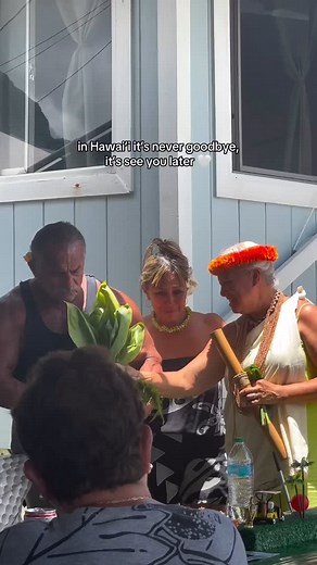 • @aloha.is aloha ‘oe 🤍🪽 • • • #hawaii #alohaoe #untilwemeetagain #funeral #funeralflowers #grief #griefandloss #flowers #beach #hawaiistagram #explore #explorepage | Mark Talaeai