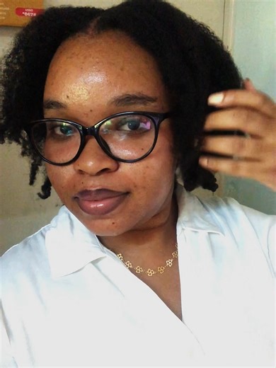 fro ➰fro, here’s the how-to: To go to sleep, I use scrunchies ( about four to five, sometimes three) to band my hair along its length so it doesn’t tangle. Don’t do it really tight and leave the ends out. In the morning, I remove them and then use my hands to fill in the gaps; sometimes I finish up with my wide-tooth comb. At the end of every week, I re-moisturize (anywhere from day five to seven, depending on how my hair feels or the weather). If I need a refresh in between the week, I’ll do wa