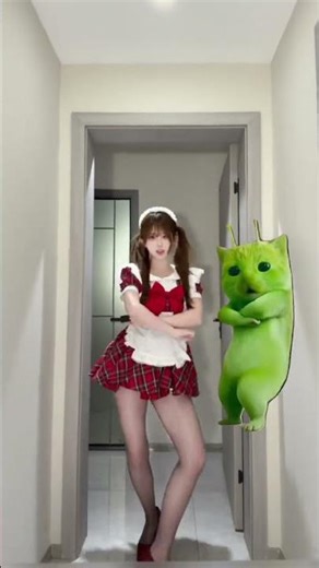 Intense Head Wrestling Battle & Chicken Dance Challenge: Grr Gesture Dance Showdown | Swee