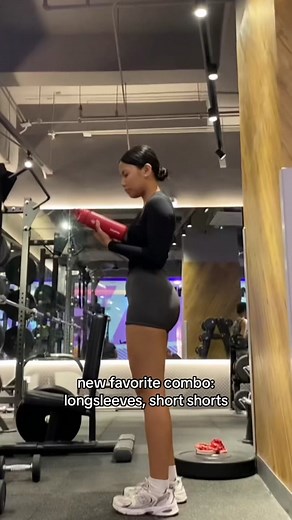 Get the Perfect Gym Outfit: Long Sleeves and Short Shorts