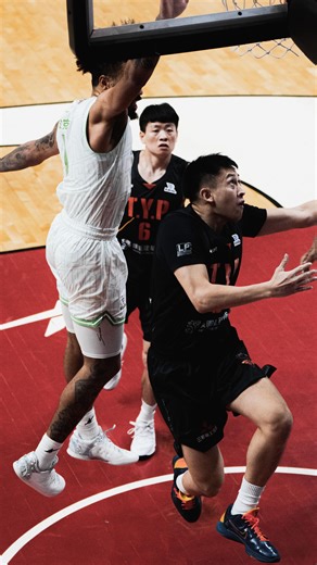 桃園璞園領航猿 Taoyuan Pauian Pilots on Instagram: "✈️｜飛行嗨賴 漂亮的no looking pass與拉桿上籃 將双在下半場扮演關鍵角色🤯 #東亞超級聯賽 #東超 #EASL #YourGame #TYP06 #DareToFly #OneMore #再下一橘 #桃園璞園領航猿 #TaoyuanPauianPilots #璞園建築團隊 #桃園市政府 #桃園市政府體育局 #敏盛醫療體系"