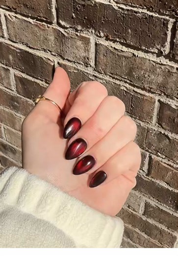 Dracula-Inspired Nail Art Ideas