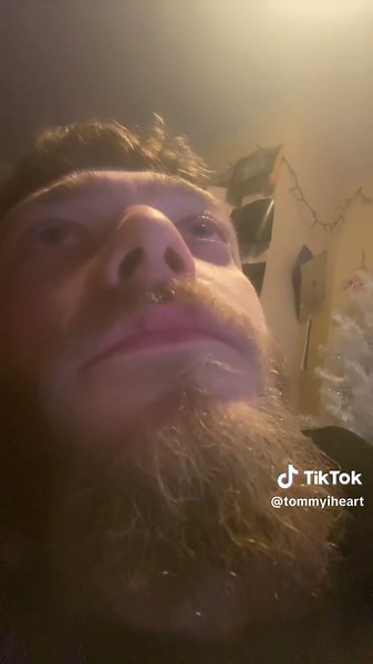 I am tryinnnng we don’t have Obama phones no mooo omg #searchingforiphone #phonedown #boostmobile #tommyiheart