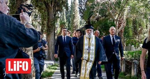 Κηδεία Διονύση Σαββόπουλου: Ποιοι πολιτικοί δεν έδωσαν το «παρών» | LiFO