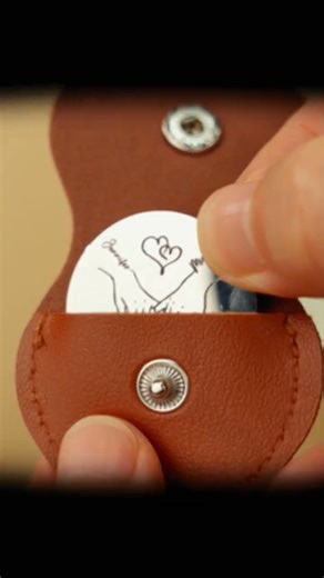 ✨Personalized Pocket Hug Keychain with Love Messages Order Here https://doyobest.com/products/10113031962941 #doyobest #gift #personalized #Christmas #ChristmasTree #Couple #Love #LoveStory #Romance #Wife #Husband #Anniversary #Memorial | DoyoBest | Facebook