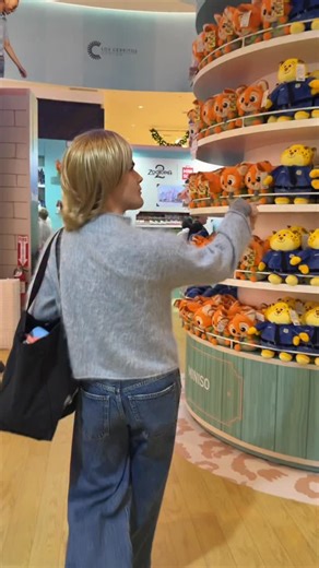 Duncan Joseph on Instagram: "This #Zootopia Pop-up is everything! Thank you #MINISO ! #IamshoppingatMINISOintheUS #FunFurEveryYou #Blindbox @miniso.official"