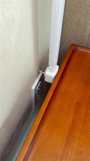 Plug in, stretch out, stay neat. 🚀 Flexible extension socket for travel & home use. #extensionsocket #flexibleplug #travelgear #tiktokmademebuyit #fyp