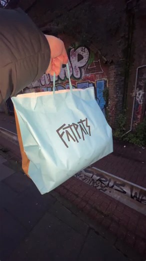 MunchingwithMo on Instagram: "@fatpatsuk 📍 Fat Pat’s – 3 Gales Gardens, London E2 0EJ 🍯🔥 Hot Honey Fried Chicken 🥩🧀 Philly Cheesesteak Had to pull up to Fat Pat’s London to see what the hype was saying… and honestly, Manchester is still TOP tier 🆙 but this one still delivers 😮‍🔥 The Hot Honey Chicken sandwich is cleaaaarrrr 🔥🍯 — crispy, juicy, that sweet heat hitting perfectly, and pairing it with ranch? Absolutely scrump-diddly 😮‍💨🤝 Proper comfort food vibes. The Philly Cheesesteak