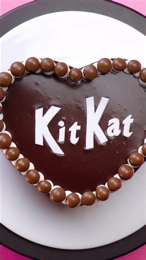 Perfect Heart Cake for KitKat Lovers 🎂✨ #shorts #kitkat #chocolate #satisfying