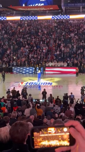 JUNGE FREIHEIT | Bei einem NBA-Spiel in London hat ein Zuschauer während der US-Nationalhymne laut „Leave Greenland alone!“ gerufen. Teile des Publikums im... | Instagram